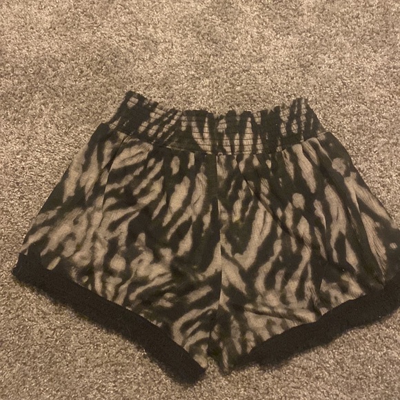 Patterned Shorts - Picture 4 of 4